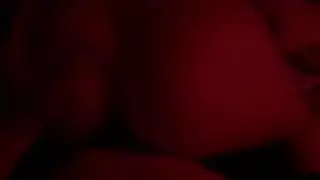 قضيب ممتلئ يمارس الجنس مع فتحة سابقة بقوة