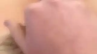 ‫تركيز إباحي على فرج زنجبيل مبلل يتم شده وكشفه‬