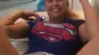 سمراء تُملأ بالسائل المنوي بعد ممارسة الجنس بالعاب والبول كاميرا تجسس