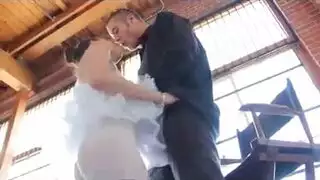 راقصة مسرح مثيرة تعطي مصة إباحية بعد العرض