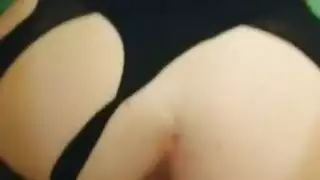 شقراء في جوارب تتعرض لعنف فموي جنسي