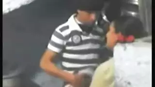 كريمبي على السلم: ملء فرج الجارة الضيق