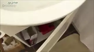 أمسكت بأخيها في فيلم إباحي، والآن يوسع فتحتيها