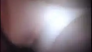 ممثل إباحي ينزلق بإصبعه عميقًا في فرج هيفاء