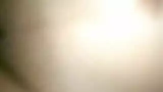 دك كسها الضيق المنتفخ وإخراج قضيبي لتفجير سائلي المنوي في كل مكان