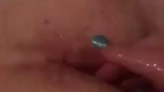 مدبوغ دمية نائب الرئيس على الثدي