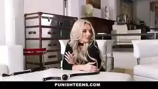 شقراء متلهفة تتوسل لجنس مزدوج عنيف ومتعة شهوانية