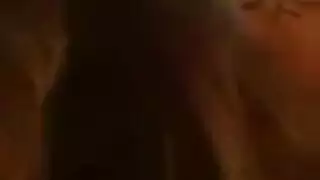 مراهقة عربية نحيفة تأخذ نكاحًا قويًا في شقها الصغير