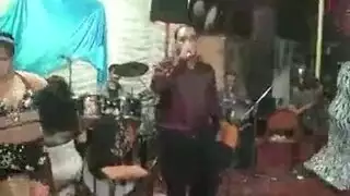 إباحية بنات الشاطئ: راقصات مثيرات يهززن مؤخراتهن المغرية