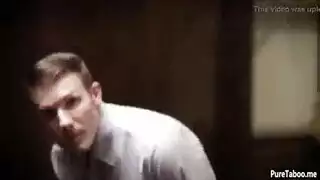 صفقة عمل تتحول إلى مشهد إباحي: العميل يمارس الجنس مع الموظفة بقوة