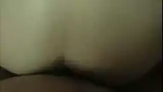 أثداء كبيرة تتوسل من أجل جماع جماعي عنيف