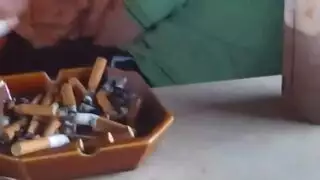 مراهقة تستمني بقوة: هزة جماع من تدليك كسي في الخارج