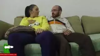 زوجة ساخنة تخون مع عشيق سري نيك عنيف على الأريكة