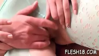 أخت وقحة تخترقها هواة من طرفين