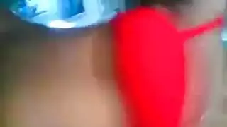 جميلات ذوات أرداف ضخمة تأخذ ضربات من الباب الخلفي