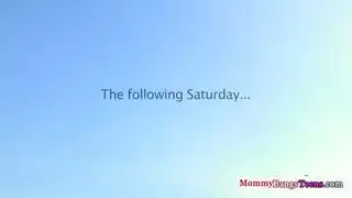 تفلق فرجها الرطب باللسان