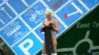 فرج كارينا كابور المبلول يُدك بقوة