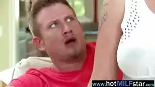 أيقونة بوليوود في مشهد شرجي قاسي