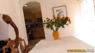 زوج خوول يصور زوجته تمارس الجنس مع أسود