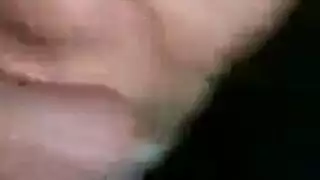 خلف رفوف المصنع: قذف في الحلق المكثف مع زميلة يائسة