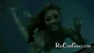 تدليك جيا ديل ريو يتحول إلى وجه يمارس الجنس بقوة مع آسيوي