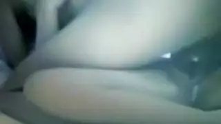 مراهقة آسيوية ساخنة ببطن مسطحة تمارس الجنس بلعبة مهبلية