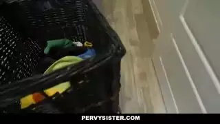 سكس مصري عنيف: كس مبلول يتناك ويبلع زب