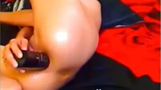 كبير الثدي المتعري هزاز