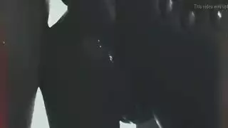 مقيد الأبنوس مثليه القاع الأحمر