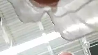 سكرتيرات وقحات يأخذن السائل المنوي على وجوههن