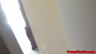 الوسيم الشارعي يأخذ دساراً أرجوانياً عميقاً في مؤخرته