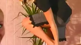 جوليا آن تأخذ عدة أعضاء ذكورية في فعل إباحي قاسي