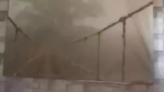 تواعد اخوها في الفندق مقابل المال