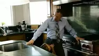 رجل بغتصب صديقه ابنته