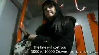 يتحرش بها ف القطار يباني