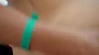 بورن قاسي في مكان عام