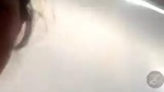 قطعة كبيرة شابة تحصل على الديك