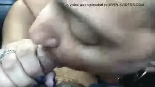 امرأة ناضجة تستمتع بقضيب صلب وسميك