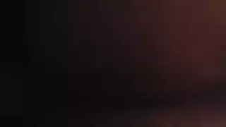 أنجيليكا المثيرة تستمني في ملابس داخلية مثيرة على شكل دب