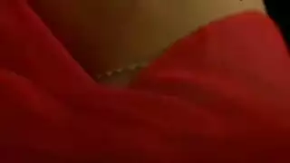 جلسة تقبيل مكثفة تؤدي إلى سكس صريح مع نجمه هندية