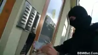‫البهيمية المربحة: جنس عنيف في حظيرة المزرعة