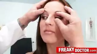 فتيات منقبات: شقروات أوروبيات تقدم خدمة يدوية وفموية صريحة