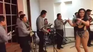 اتساع شديد من قضيب سميك ضخم
