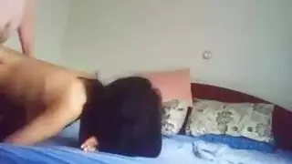 لاتينية ترتدي جوارب سوداء تمارس جنس صعب مع جارتها الشهوانية