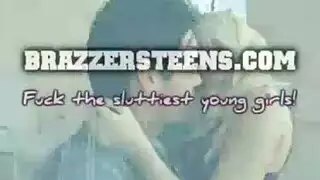 فتاة شقراء ذات أثداء مثالية تُمارس الجنس الفموي بعد مص الثدي