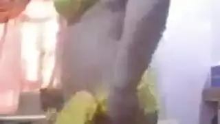 فيديو استمناء شرق أوسطي: خلع الكلوت