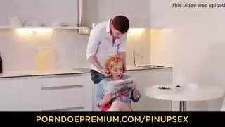 خيال إدخال مزدوج مع أخت زوجية في المطبخ