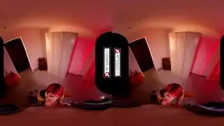 مص في الواقع الافتراضي: فتاة مغرية تأخذ قضيبًا ضخمًا في فمها