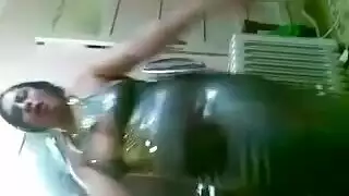 عرض تعري في غرفة نوم عربية ينتهي بقذف داخلي