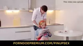 أخوات إكس إكس إكس: مص ثلاثي وجنس صريح